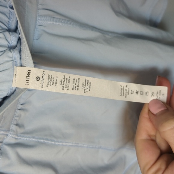 TOO LATE! CONSIGNED! Lululemon Hotty Hot Short II Blue Linen 2.5" - Picture 8 of 8